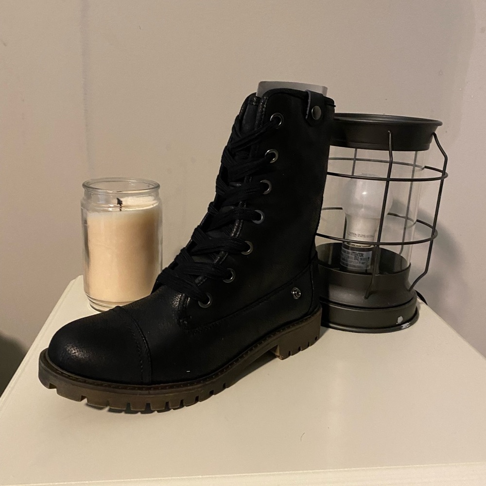 New in box size 11 Roxy Bruna boots in black